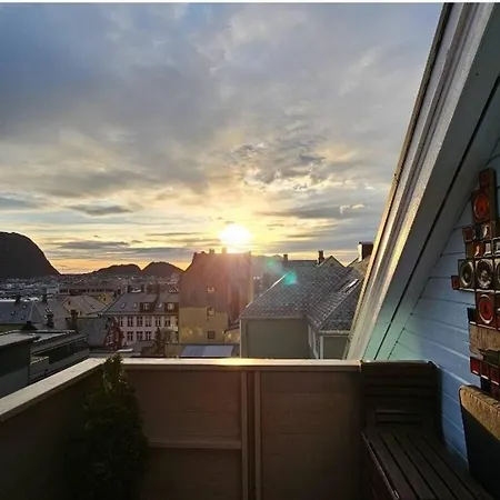 Unique Loft Apartment, Balcony, Free Parking * Ålesund