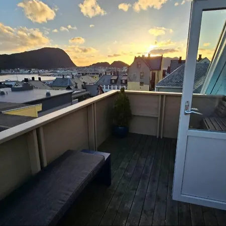 Unique Loft Apartment, Balcony, Free Parking Appartamento Ålesund