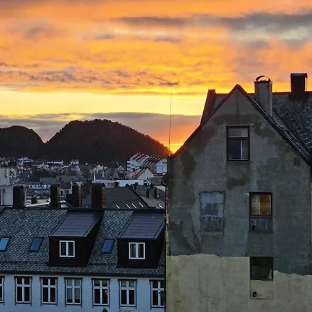 Unique Loft Apartment, Balcony, Free Parking Ålesund